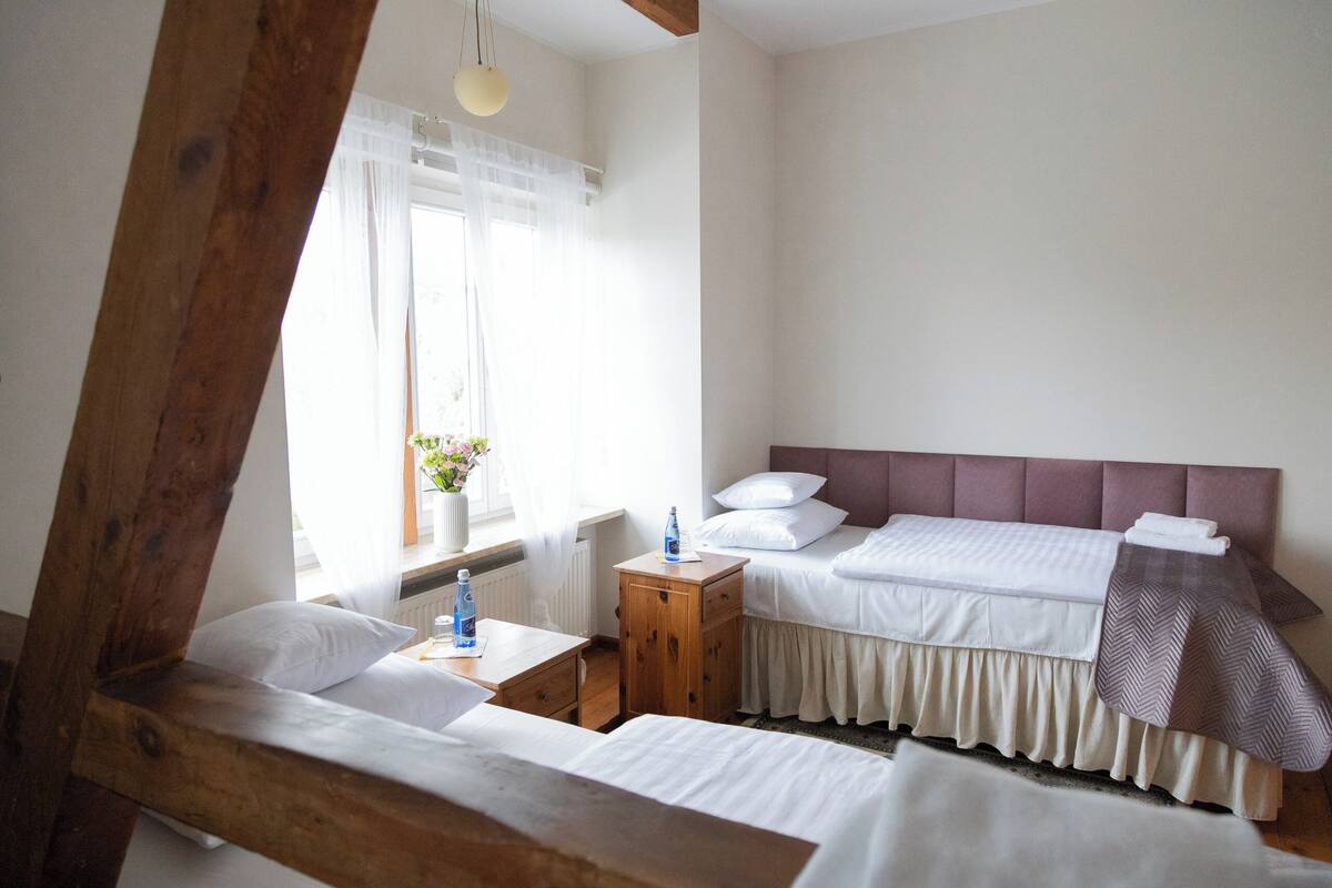 Basic Twin Room | WiFi (free), bed sheets