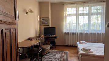 Basic szoba kétszemélyes ággyal | 1 hálószoba, ingyenes wifi és ágynemű