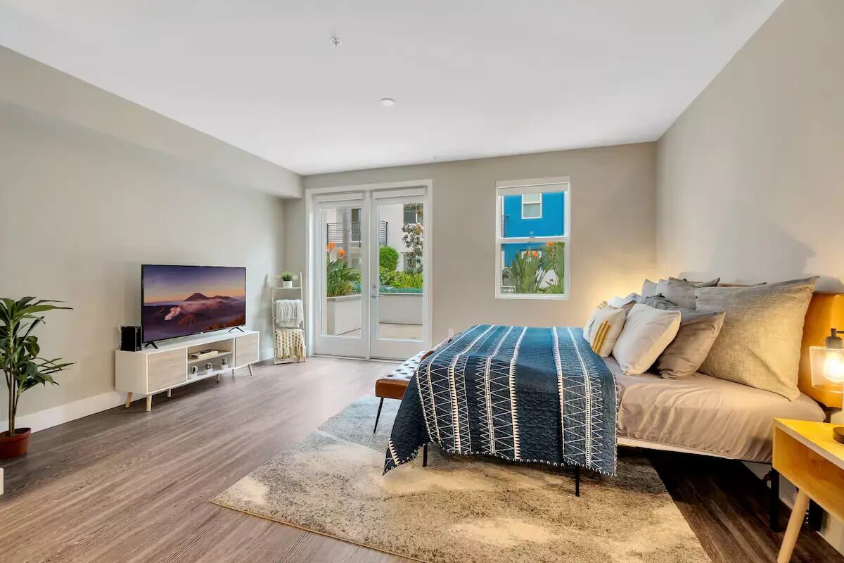 Luxurious 1-Bedroom Apt near Disneyland & more!