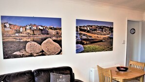 TV - 2 bedroom accommodation in Whitby (Whitby)