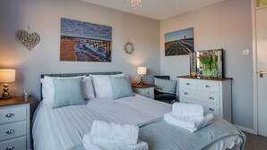 2 bedrooms, free WiFi, bed sheets - 2 bedroom accommodation in Whitby (Whitby)