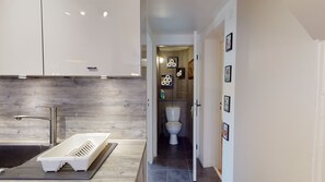 Bathtub, hair dryer, towels