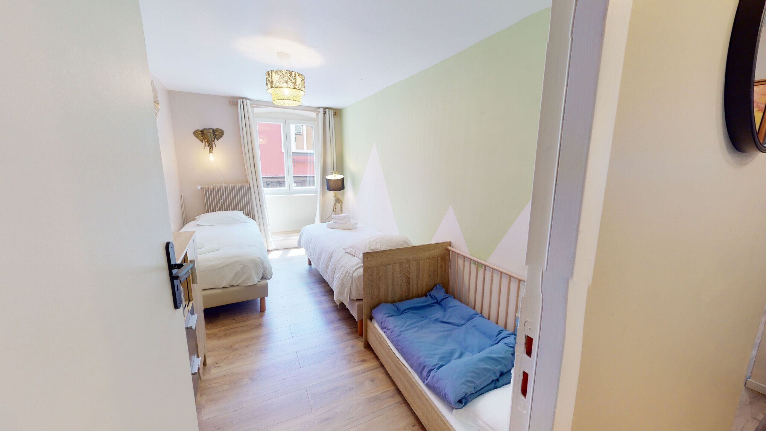 3 chambres, fer et planche à repasser, accès au Wi-Fi (inclus)
