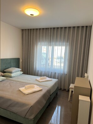 3 slaapkamers, een strijkplank/strijkijzer, gratis wifi, beddengoed
