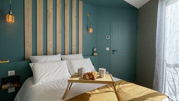 2 chambres, bureau, fer et planche Ă repasser, lit parapluie