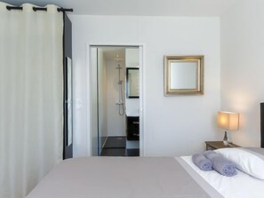 4 Schlafzimmer, Bügeleisen/Bügelbrett, WLAN