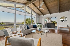 TV, offices - Luxury Dream Home Stunning 360 Views of SD (La Mesa)