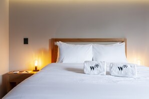 Premium bedding, down duvets, individually decorated - Wynwood House Sinaloa (Mexico City)
