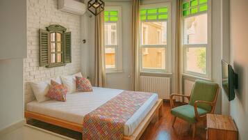 Ropa de cama de alta calidad y minibar con artículos gratuitos