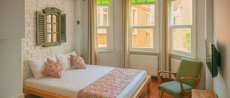 Design Studio | Premium bedding, free minibar, individually decorated