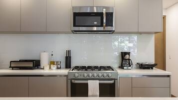 Apartment, 3 Bedrooms, Balcony (2) | Private kitchen | Full-size fridge, microwave, oven, stovetop