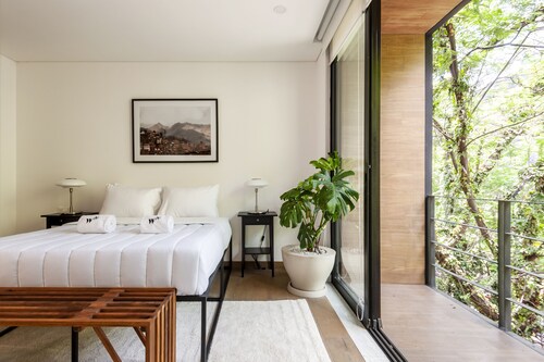 Wynwood House Schiller