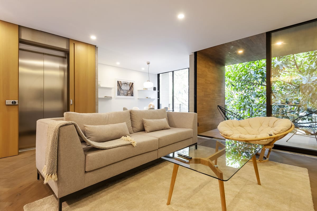 Departamento, 3 habitaciones, balcón (2) | Área de sala de estar | Smart TV de 55 pulgadas con canales digitales y televisión