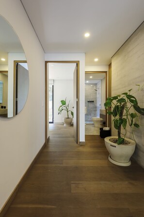 Apartemen, 3 kamar tidur, teras (3A) | Area keluarga | Smart TV 55-inci dengan saluran TV digital dan TV