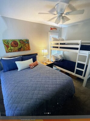 2 bedrooms, desk, iron/ironing board, free WiFi - Family-friendly beach condo, Indian Beach, NC (Salter Path)