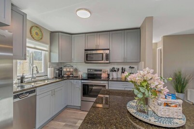 3/2 king bed Gameroom CloseBush Gardens USF&Moffit