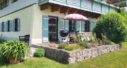 Ruhig gelegene Erdgeschoss Wohnung mit eigener Terrasse und Bergblick