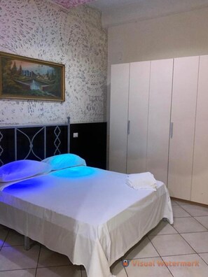 6 chambres, fer et planche à repasser, Wi-Fi, draps fournis