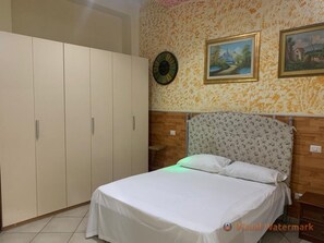 6 camere, ferro/asse da stiro, Wi-Fi, lenzuola