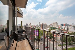Apartment, 2 Bedrooms, Balcony (904) | Balcony - Wynwood House Londres (Mexico City)
