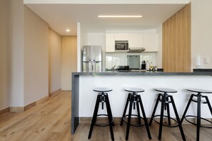 Căn hộ, 2 phòng ngủ (406) | Bếp riêng | Tủ lạnh, lò vi sóng, lò nướng, bếp nấu 