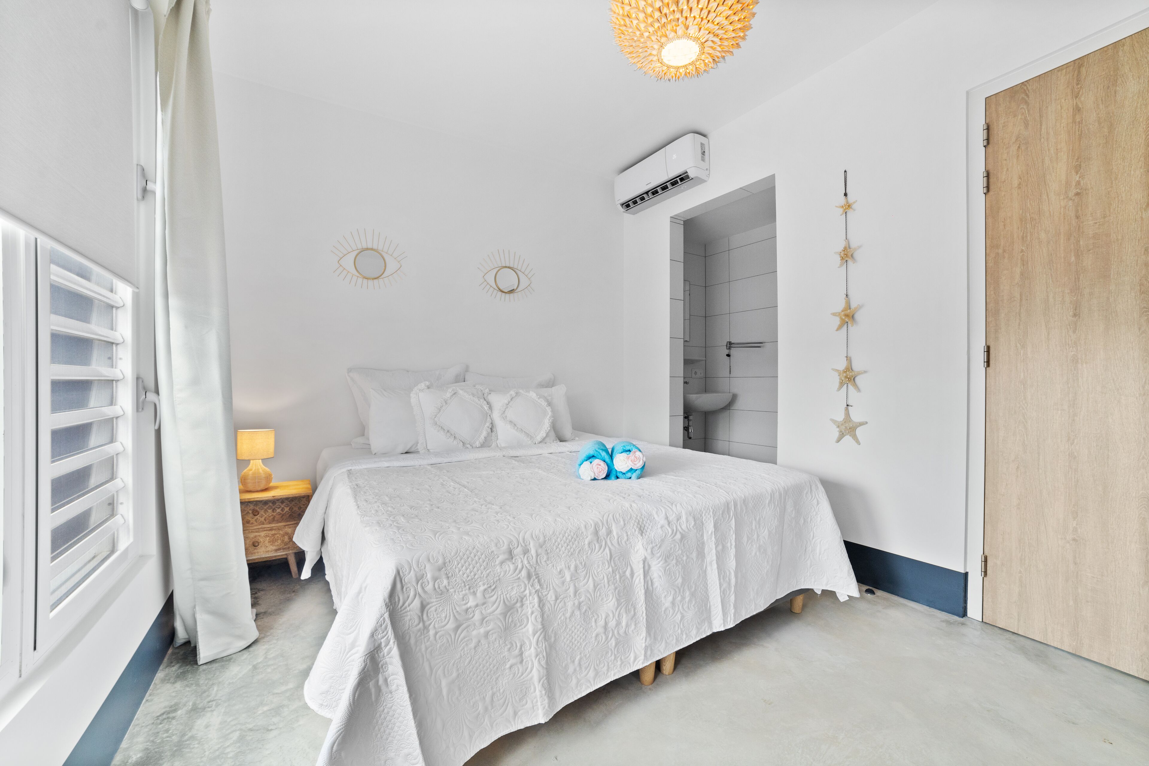 2 bedrooms, in-room safe, blackout drapes, cribs/infant beds
