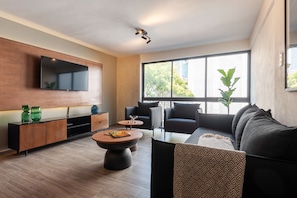 Departamento, patio (104) | Área de sala de estar | Smart TV