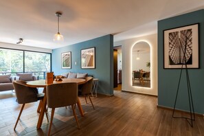 Apartment, Patio (102) | Living area | Smart TV - Wynwood House España (Mexico City)