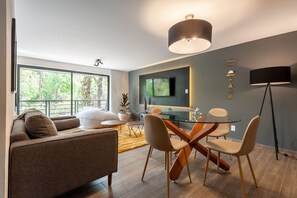 Apartment (201) | Living area | Smart TV - Wynwood House España (Mexico City)
