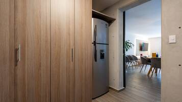 Apartment, Patio (102) | Private kitchen | Full-sized fridge, microwave, oven, stovetop