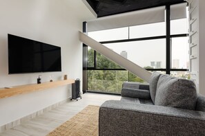 Estudio (404) | Área de sala de estar | Televisión