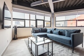 Monolocale (601) | Area soggiorno | TV