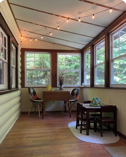 Cozy Cabin near Nature Trails, Waterfalls and 10m to music at Bethel Woods!