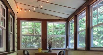 Cozy Cabin near Nature Trails, Waterfalls and 10m to music at Bethel Woods!