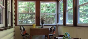 Cozy Cabin near Nature Trails, Waterfalls and 10m to music at Bethel Woods!