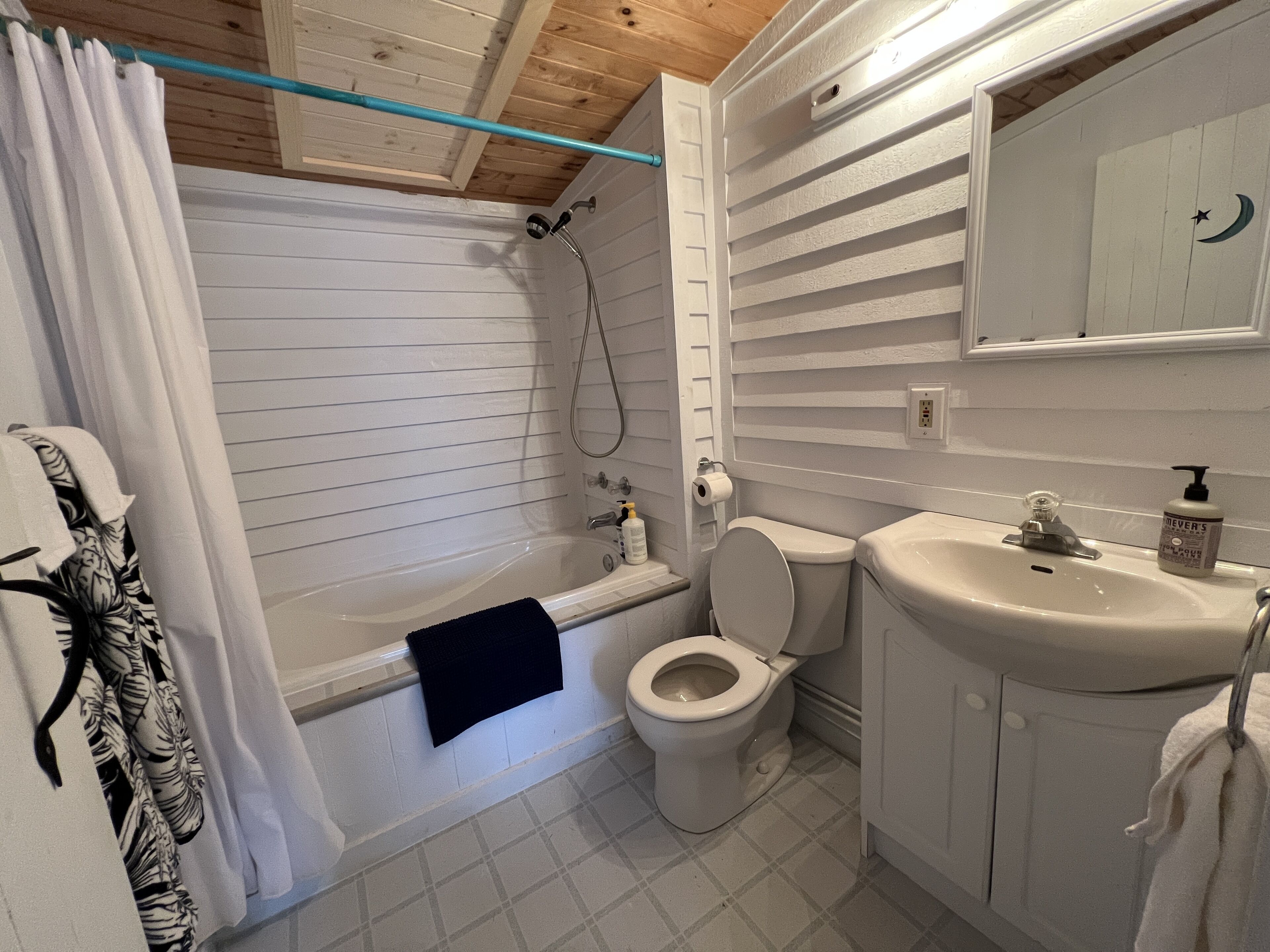 Handdoeken, zeep, shampoo, toiletpapier
