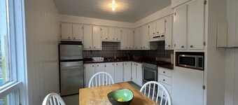 Oceanside Artists Cottage, Dunfield, Trinity Bay