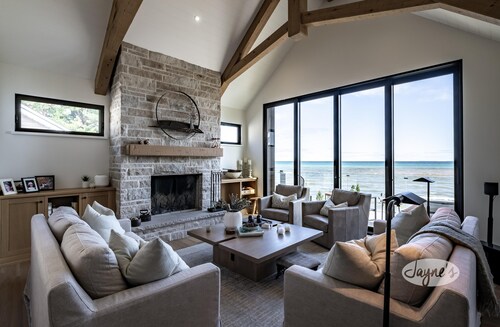 Stunning 4 bed 5 bath home on Georgian Bay in Thornbury