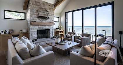 Stunning 4 bed 5 bath home on Georgian Bay in Thornbury