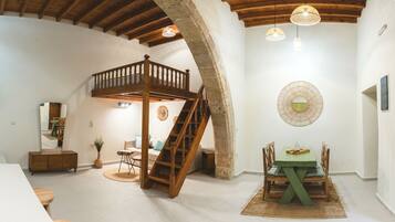 Design-Apartment | Wohnbereich | Flachbildfernseher