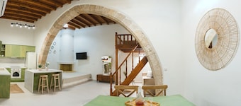 Aesthisis Sensational at Archangelos
