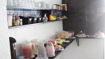 包含每日自助早餐