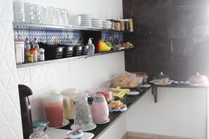 包含每日自助早餐