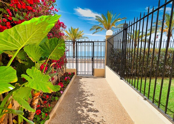 Promenade Access