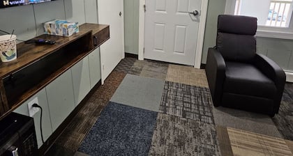Two Twins Bedroom Near To Beach