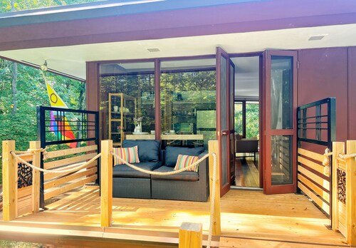 1960 Mid-Century Modern Nature Retreat