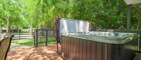 Tina de hidromasaje al aire libre