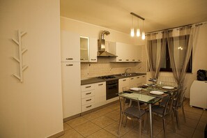 Fridge, microwave, oven, stovetop - Bellavista - Holiday Home (Abruzzo)