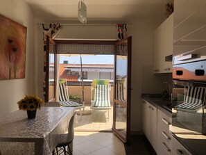 Mikrowelle, Ofen, Herdplatte, Geschirrspüler