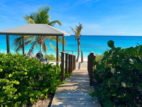 Seahaus • Newly Renovated Luxury Beachfront Home •